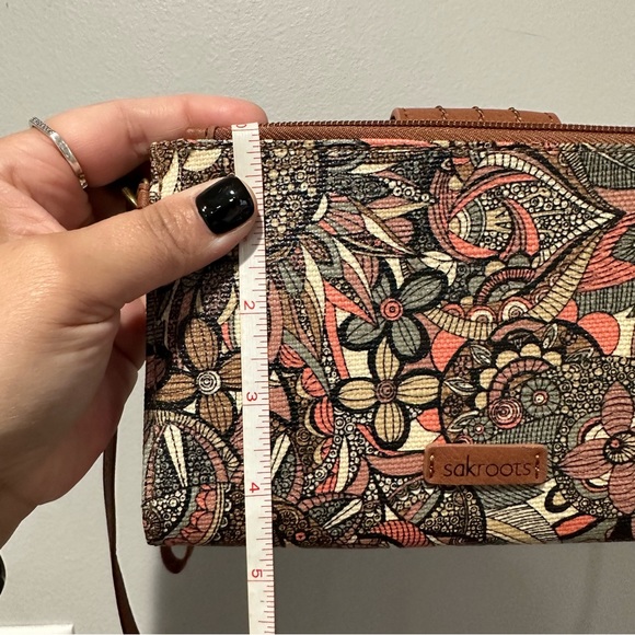 Sakroots Crossbody Wristlet Clutch - Picture 15 of 15